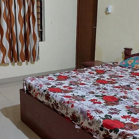 Guruvayur Adithya Eksteriør billede