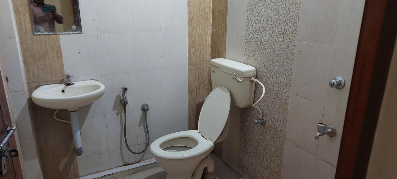 Guruvayur Adithya Eksteriør billede
