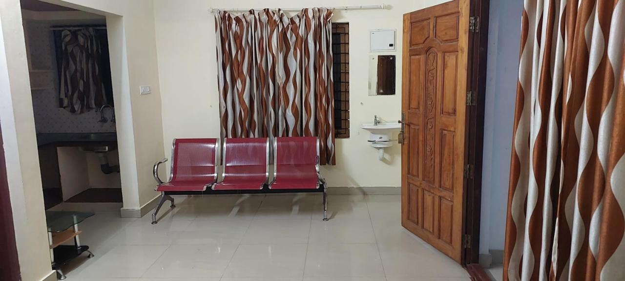 Guruvayur Adithya Eksteriør billede