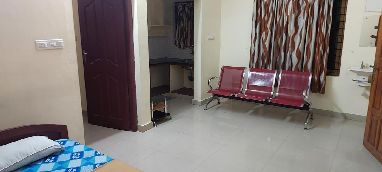 Guruvayur Adithya Eksteriør billede