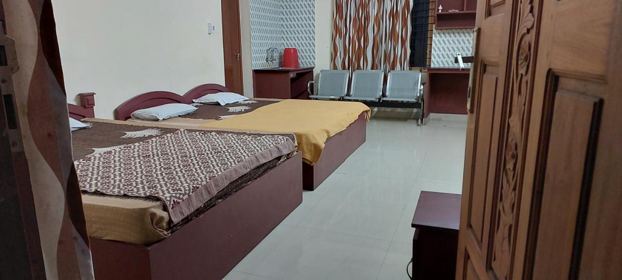 Guruvayur Adithya Eksteriør billede