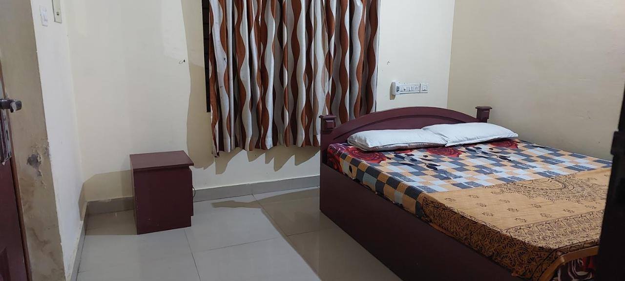 Guruvayur Adithya Eksteriør billede