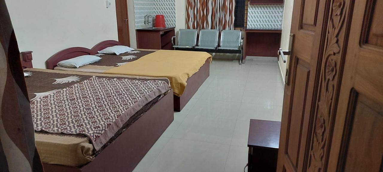Guruvayur Adithya Eksteriør billede